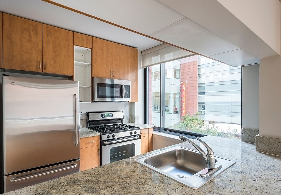 1st image of 400 W 55th St APT 3G
