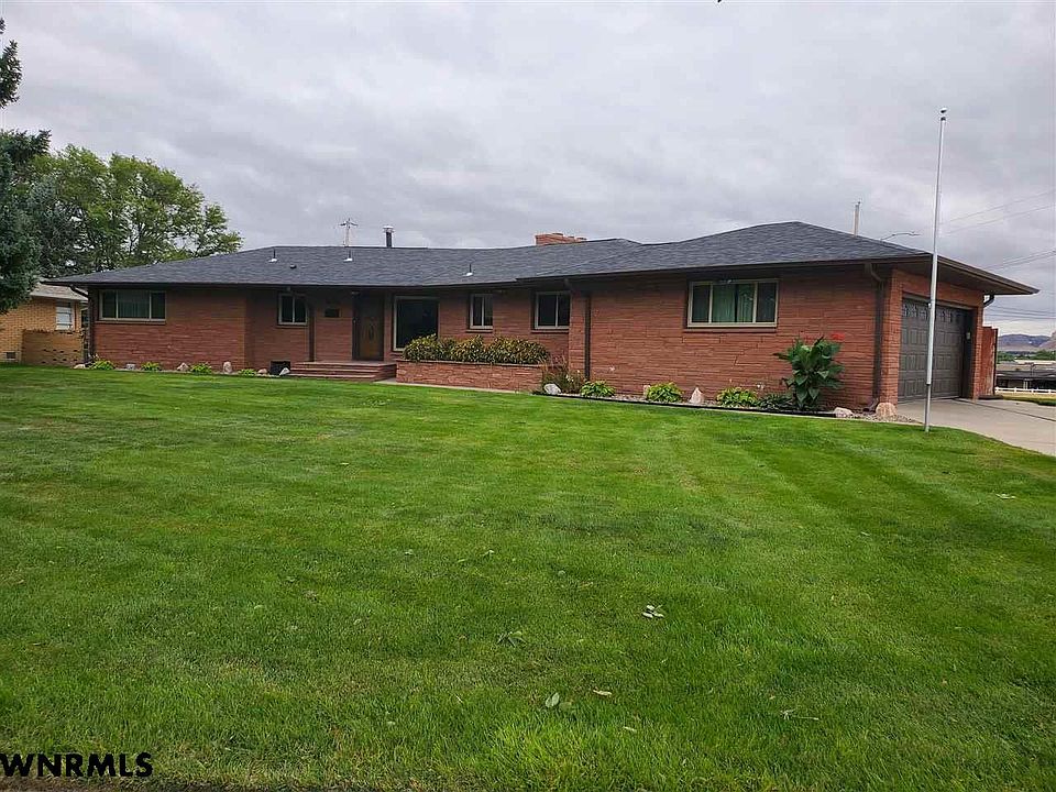 1st image of 502 Hillcrest Dr