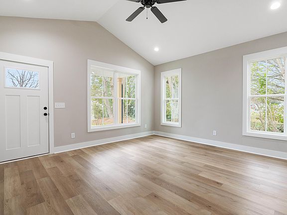 5th image of 205 E Waddell St