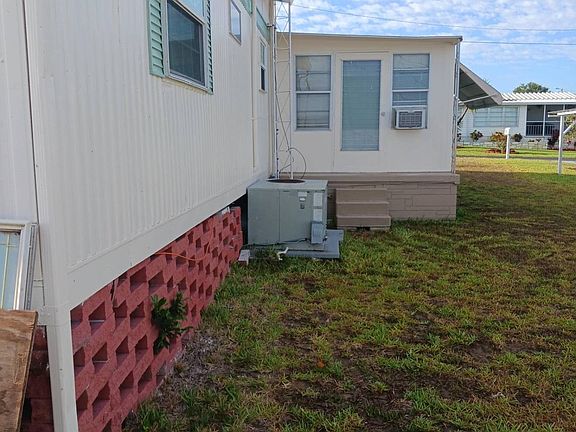 3rd image of 26 Paradise Lake Dr