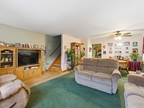 5th image of 204 Devon St