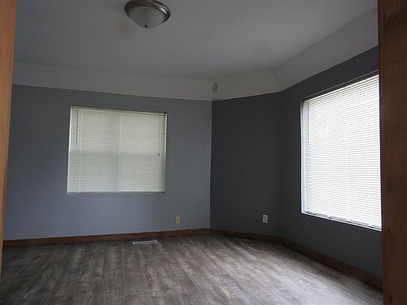 5th image of 702 Apple St