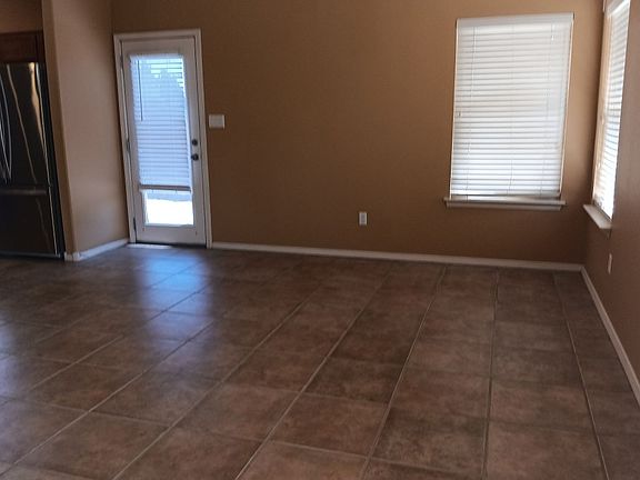 3rd image of 7100 Alexandria Dr NE