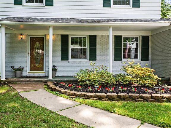 4th image of 4 Hemlock Dr