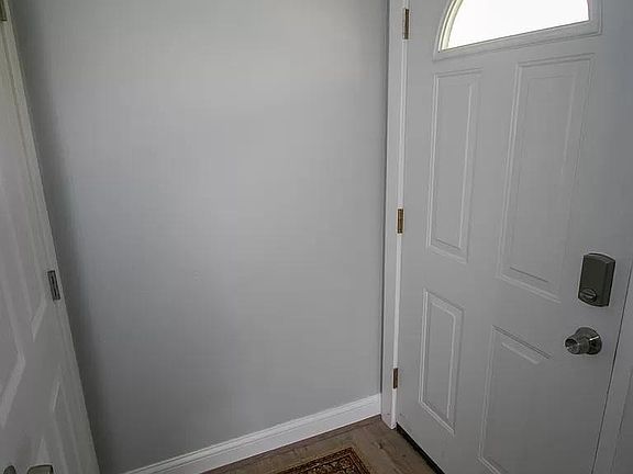 Entryway with closet