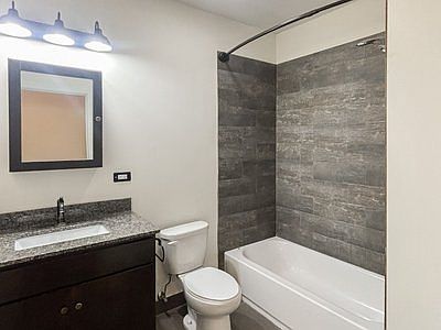4th image of 5069 N Winchester Ave #1