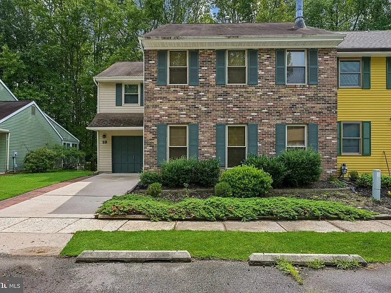 19 Fawnhollow Ct — Photo 2