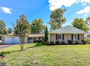 13150 Madonna Ln, Fairfax, VA 22033