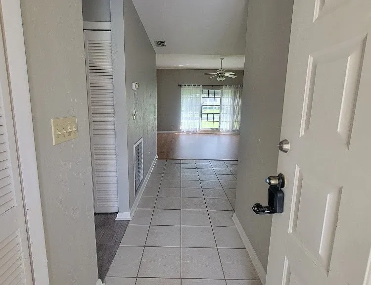 10 Regency Ct — Photo 3