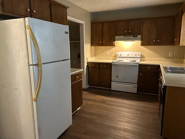 2 bed, 1.5 bath, 900 sqft, $950 — Photo 3