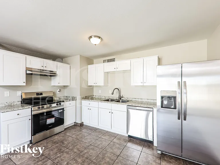 13857 N 48th Ave — Photo 8
