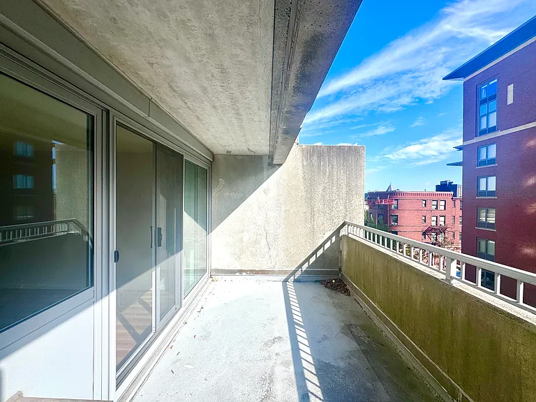 131 Park St #404 — Photo 7