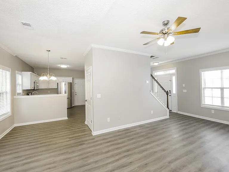 1609 Blossom Dr — Photo 5