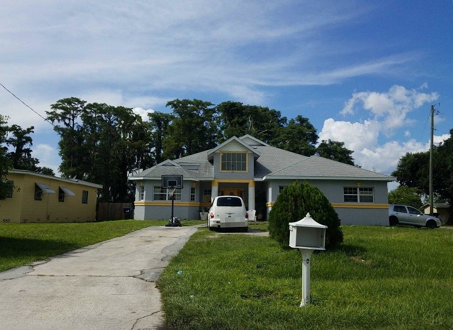 1st image of 301 W Pierce Ave