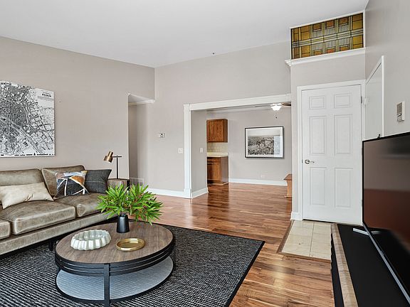 2nd image of 21W581 North Ave APT 21