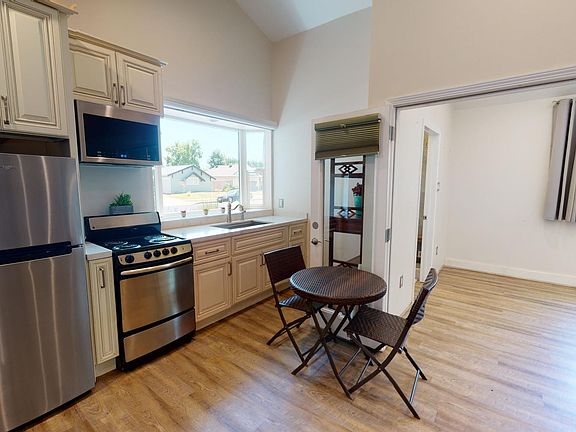 2nd image of 7903 Quimby Ave