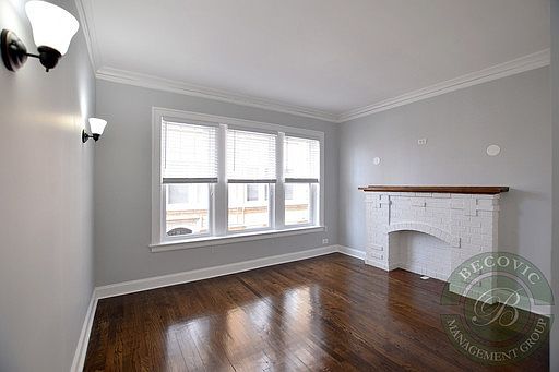 2nd image of 1100 W Glenlake Ave #1