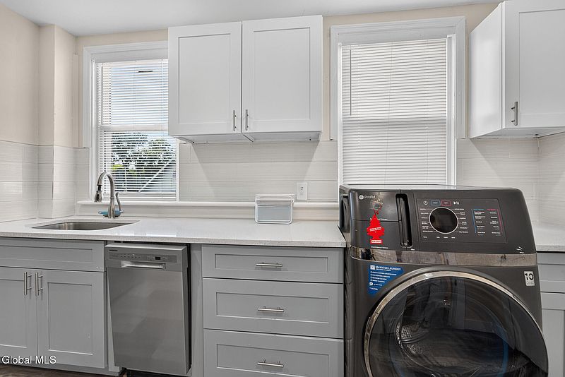 4th image of 299 Quail Street