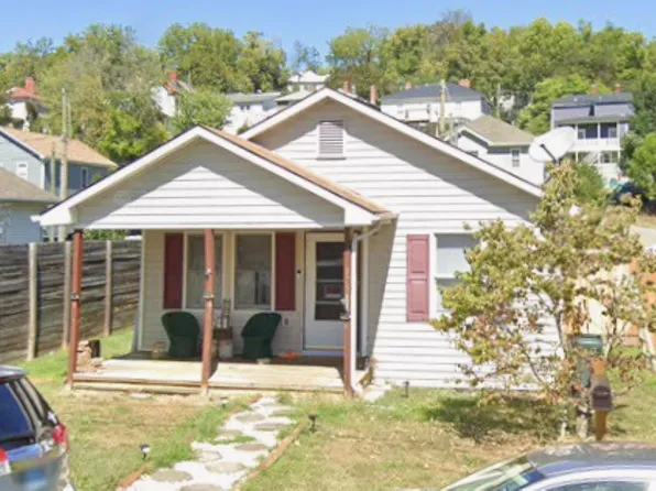 875 W Johnson St, Staunton, VA 24401
