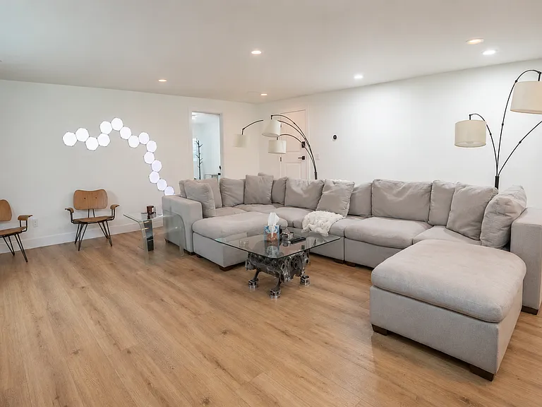 240 E Belmont Ave — Photo 8