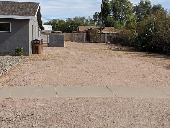 3rd image of 712 W Pinkley Ave