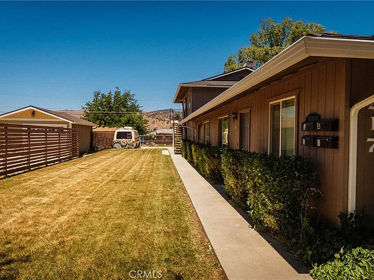 217 E I St — Photo 3