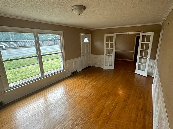 5th image of 404 Drake Ave SW