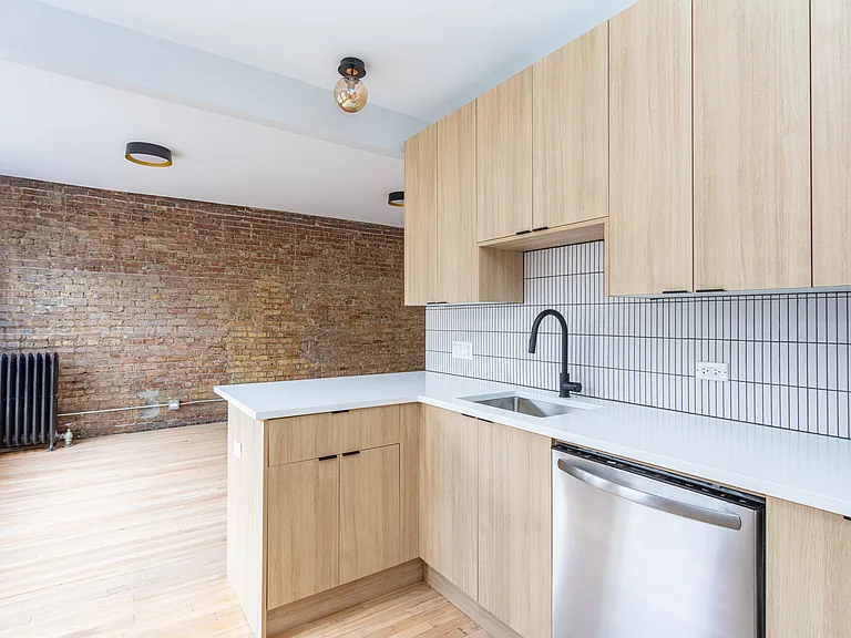 4119 W Belle Plaine Ave #8 — Photo 3