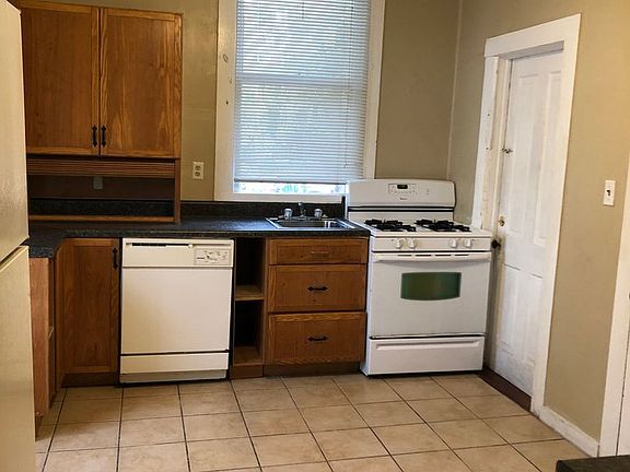 2nd image of 115 NE 9th St #1