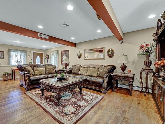 4th image of 81 Meriline Ave