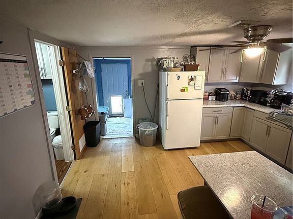 5th image of 625 Henry St
