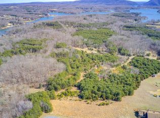 1218 Harbor Heights Dr, Huddleston, VA 24104