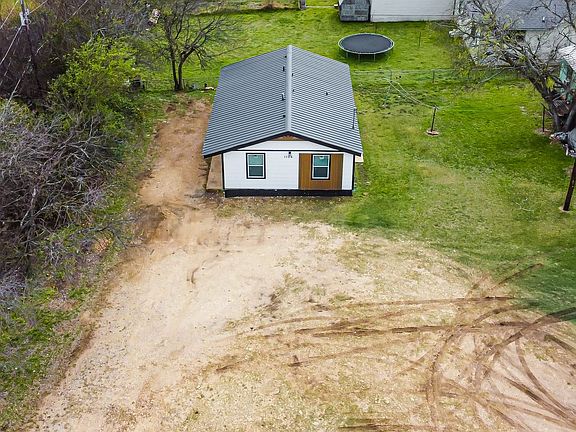 2nd image of 1106 Brewster Ave