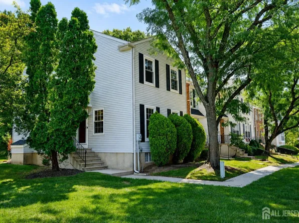 20 Delikat Ln, Sayreville, NJ 08872