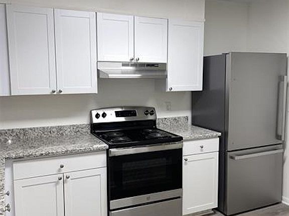 4th image of 806 E Strong St #B