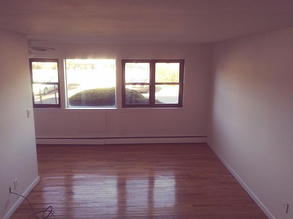 4th image of 159 Nassau Ave APT 1D