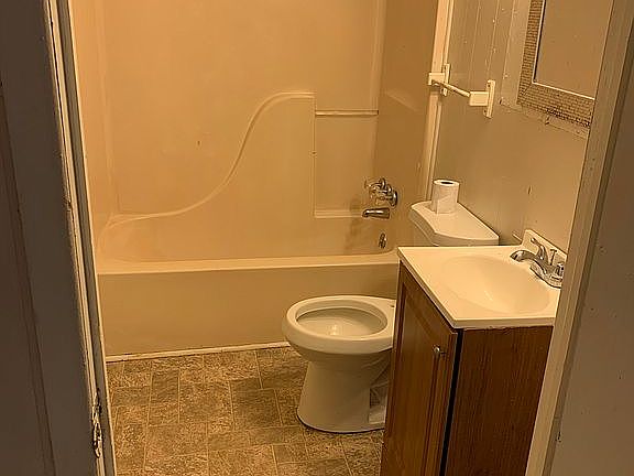 5th image of 842 Elm Dr