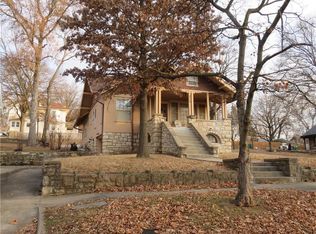 310 E Kaskaskia St, Paola, KS 66071