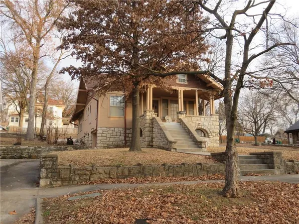 310 E Kaskaskia St, Paola, KS 66071