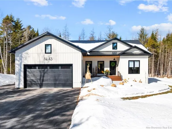 43 Lakeside Dr, Douglas, NB E3A 9Z8