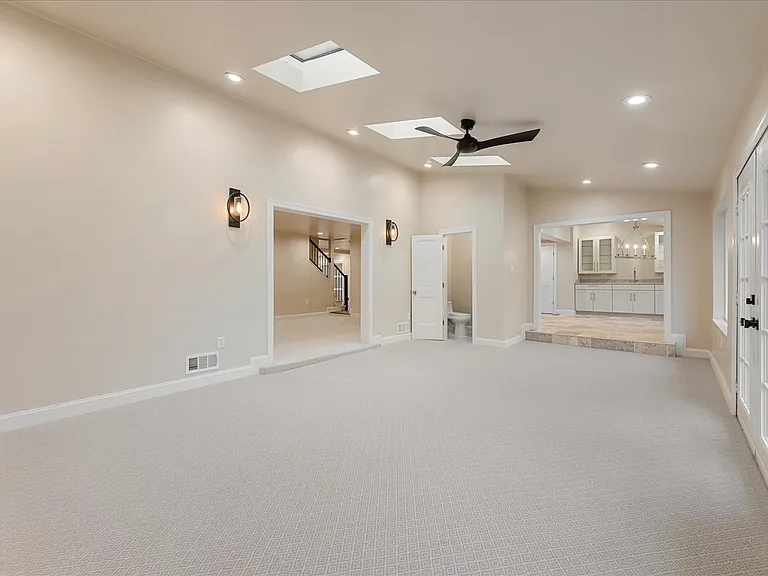 9036 Jeffery Rd — Photo 18
