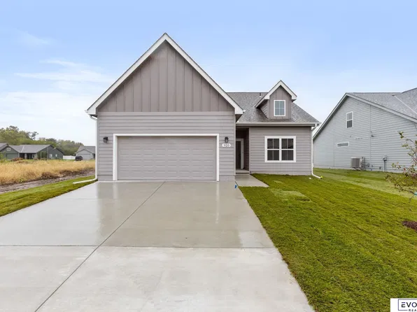 920 Arlene Cir, Papillion, NE 68046