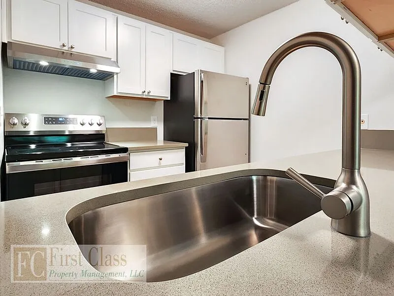 2 bed, 1.0 bath, 880 sqft, $1,595 — Photo 4