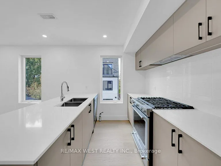 502 Atlas Ave #D — Photo 9
