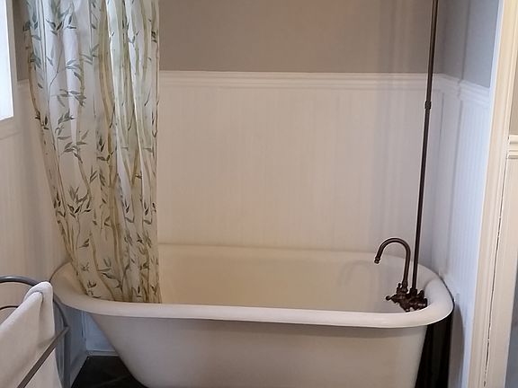 5th image of 2932 57th Ave NE