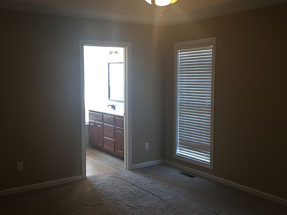 4th image of 702 Aristides Dr