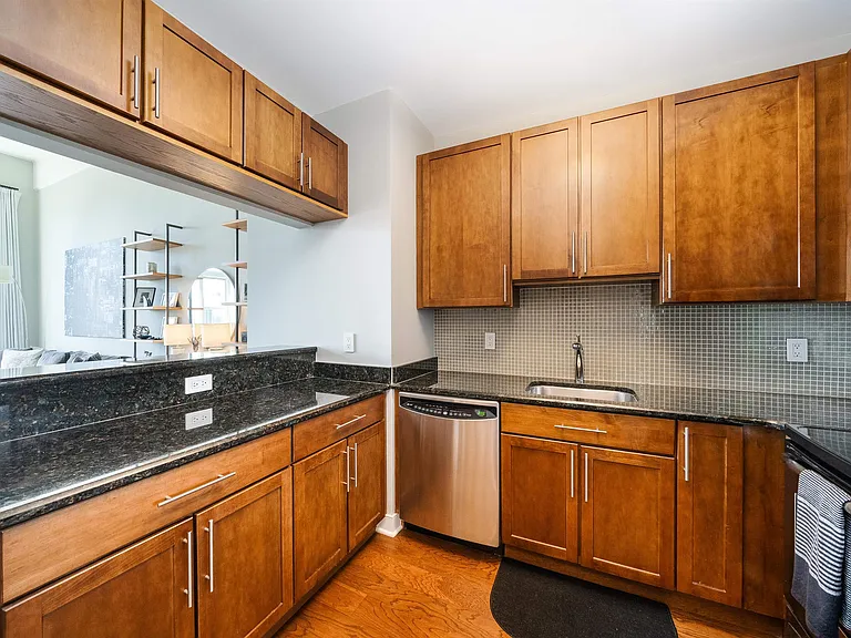 1500 Hudson St #9K — Photo 9