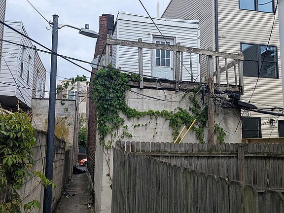 2nd image of 2242 Oakford St