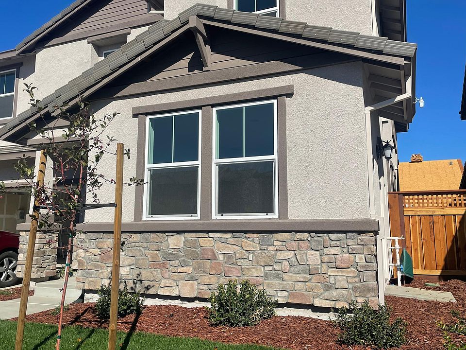 1st image of 2877 Macabee Dr