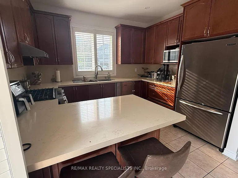 12 Donherb Cres — Photo 7